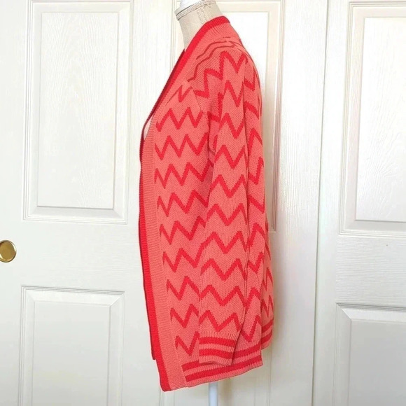 House of Harlow 1960 X REVOLVE Julep Cardigan in Pink & Red Chevron print - Picture 3 of 6